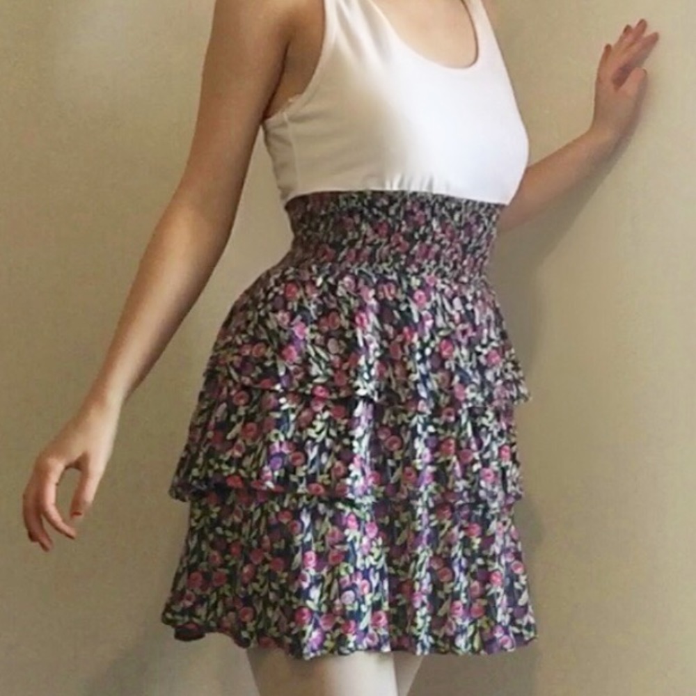 Beautiful ruffle dress 💖size small (juniors)